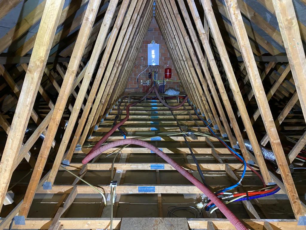 Verhoog jouw woningcomfort en verbeter jouw E-peil met cellulose isolatie op de zolder